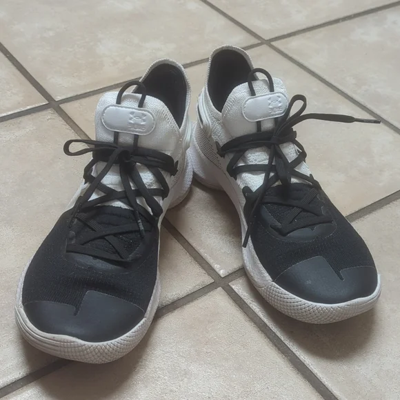 🎉HP🎉 Under Armour Curry 4's Size 7 Youth Black White Basketball Shoes - Picture 4 of 6